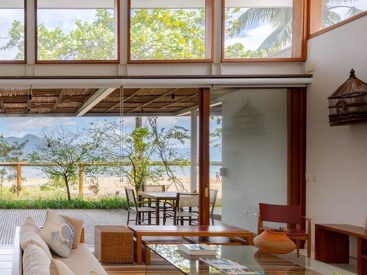 Estar integrado ao deck com vista para o mar e as montanhas